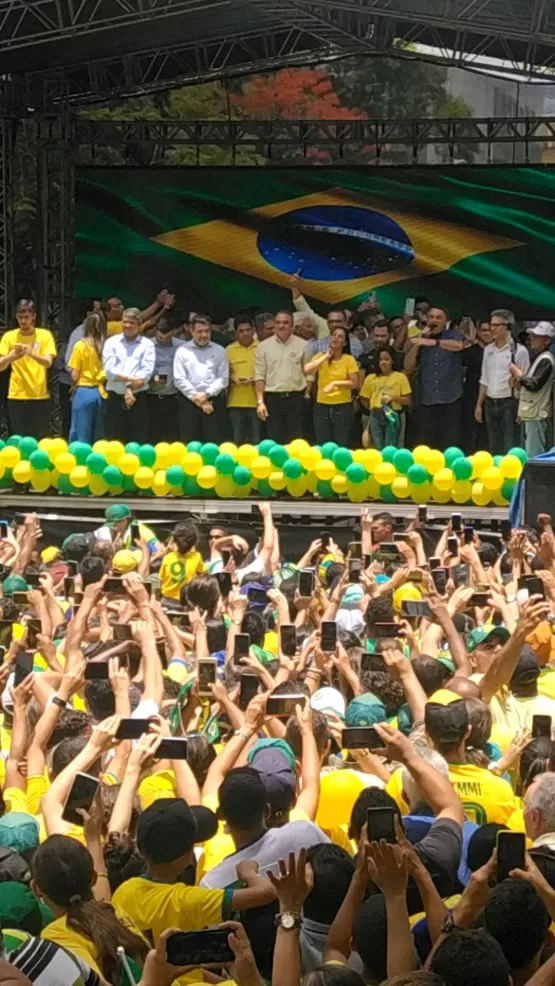 Mais de 50 mil recebem Bolsonaro em Teófilo Otoni