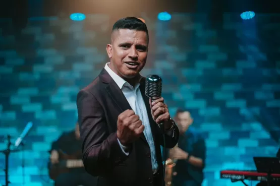 Cantor gospel Renato Machado lança seu primeiro clipe em Mucuri